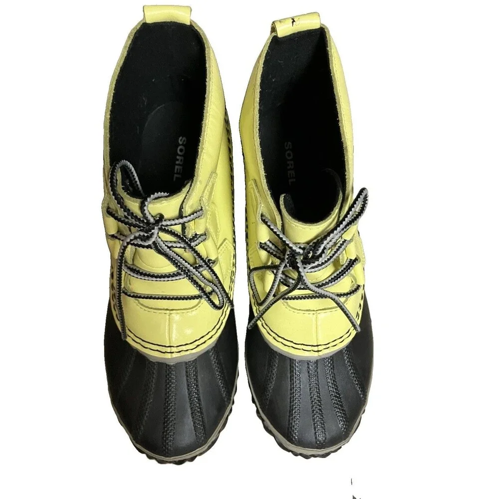 Sorel Out N About Rain Boots Yellow Leather Duck Boots Gorpcore Size 7